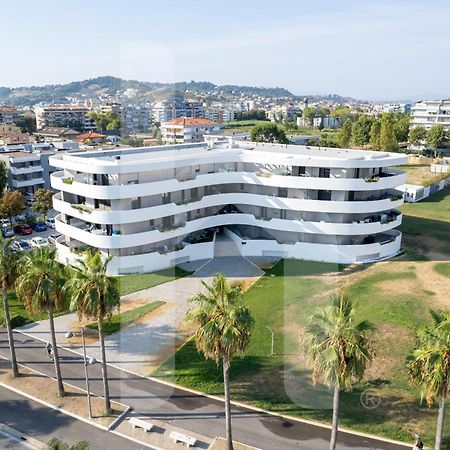 Homiday - Waterfront Montesilvano Marina Buitenkant foto