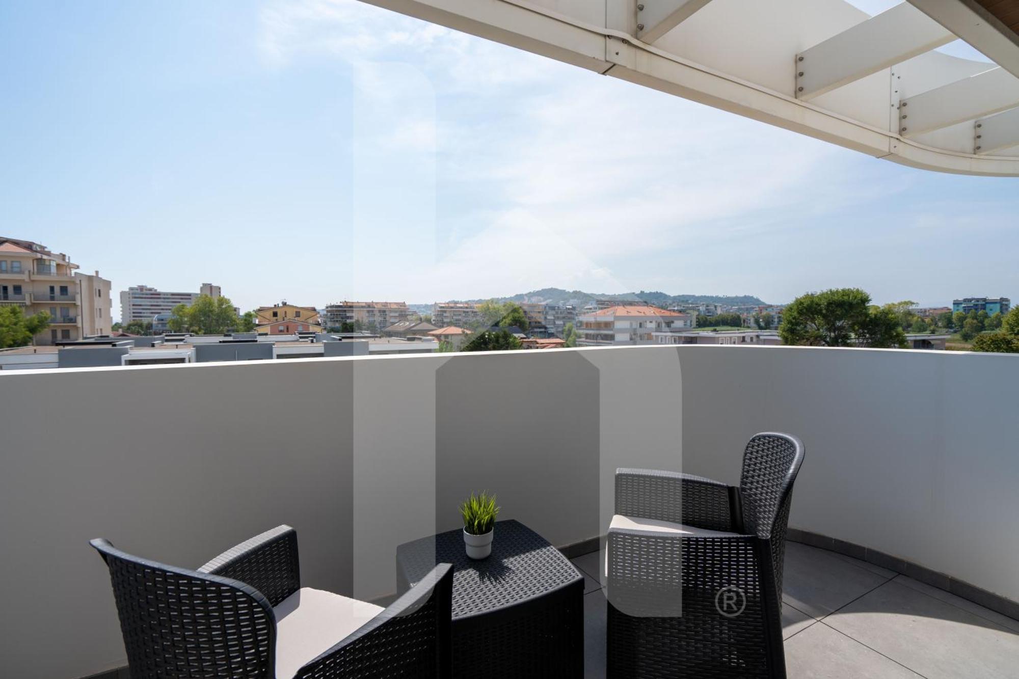 Homiday - Waterfront Montesilvano Marina Buitenkant foto