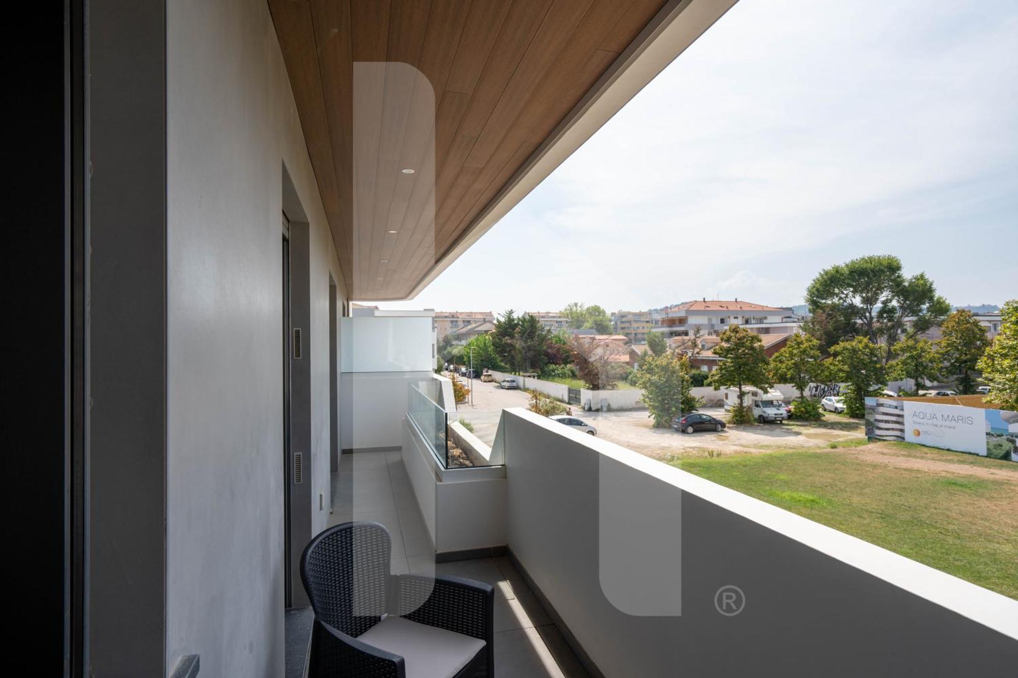 Homiday - Waterfront Montesilvano Marina Buitenkant foto