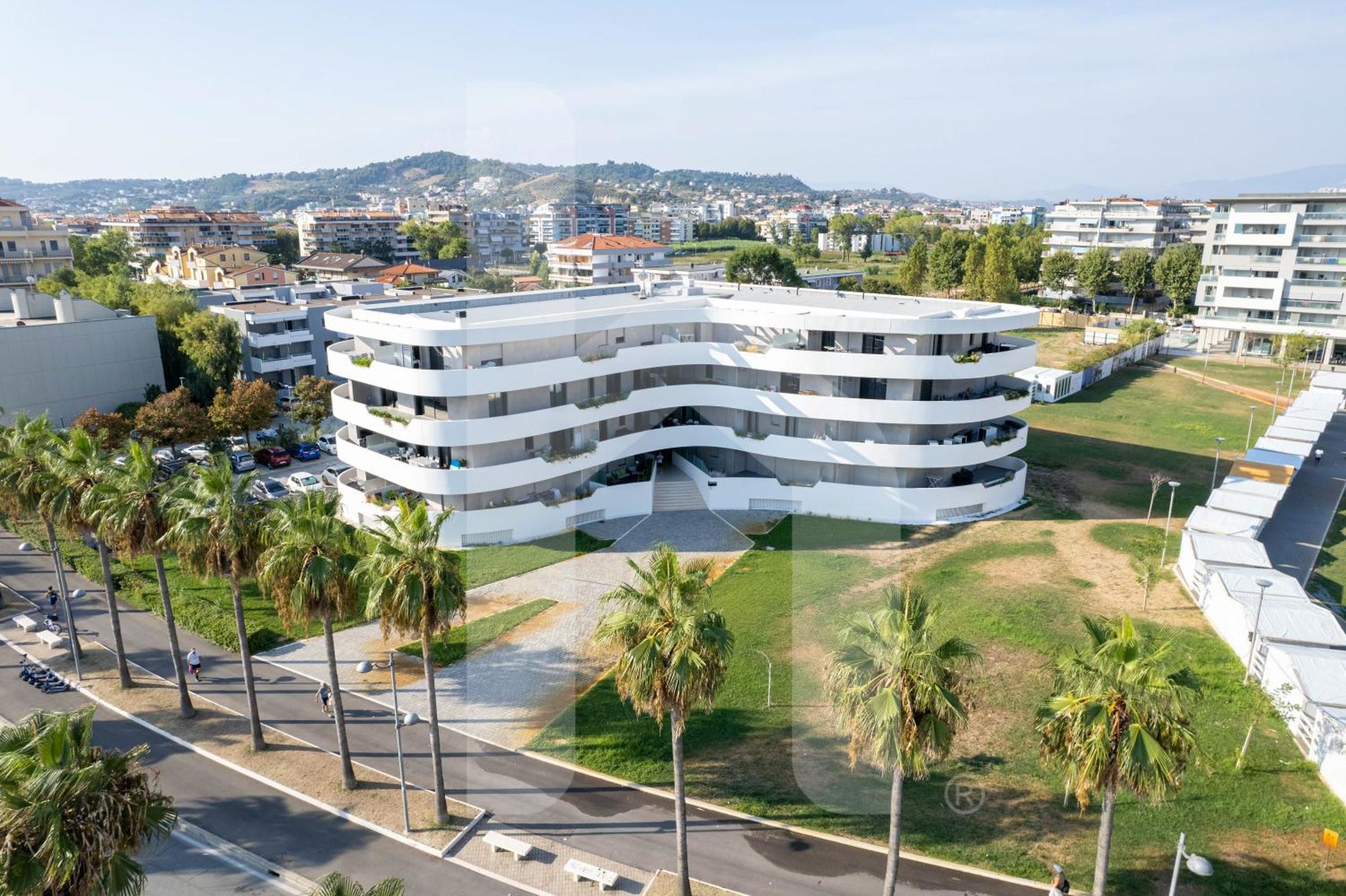 Homiday - Waterfront Montesilvano Marina Buitenkant foto
