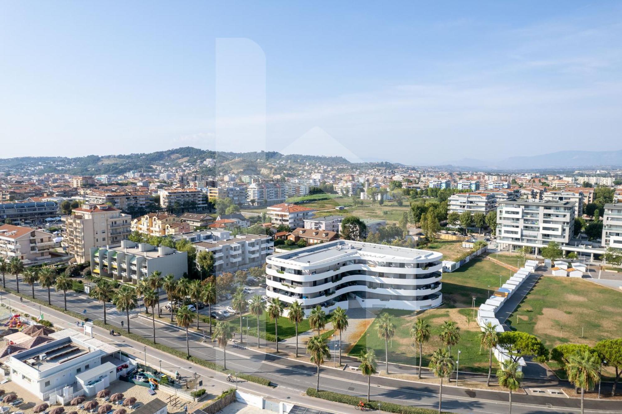 Homiday - Waterfront Montesilvano Marina Buitenkant foto