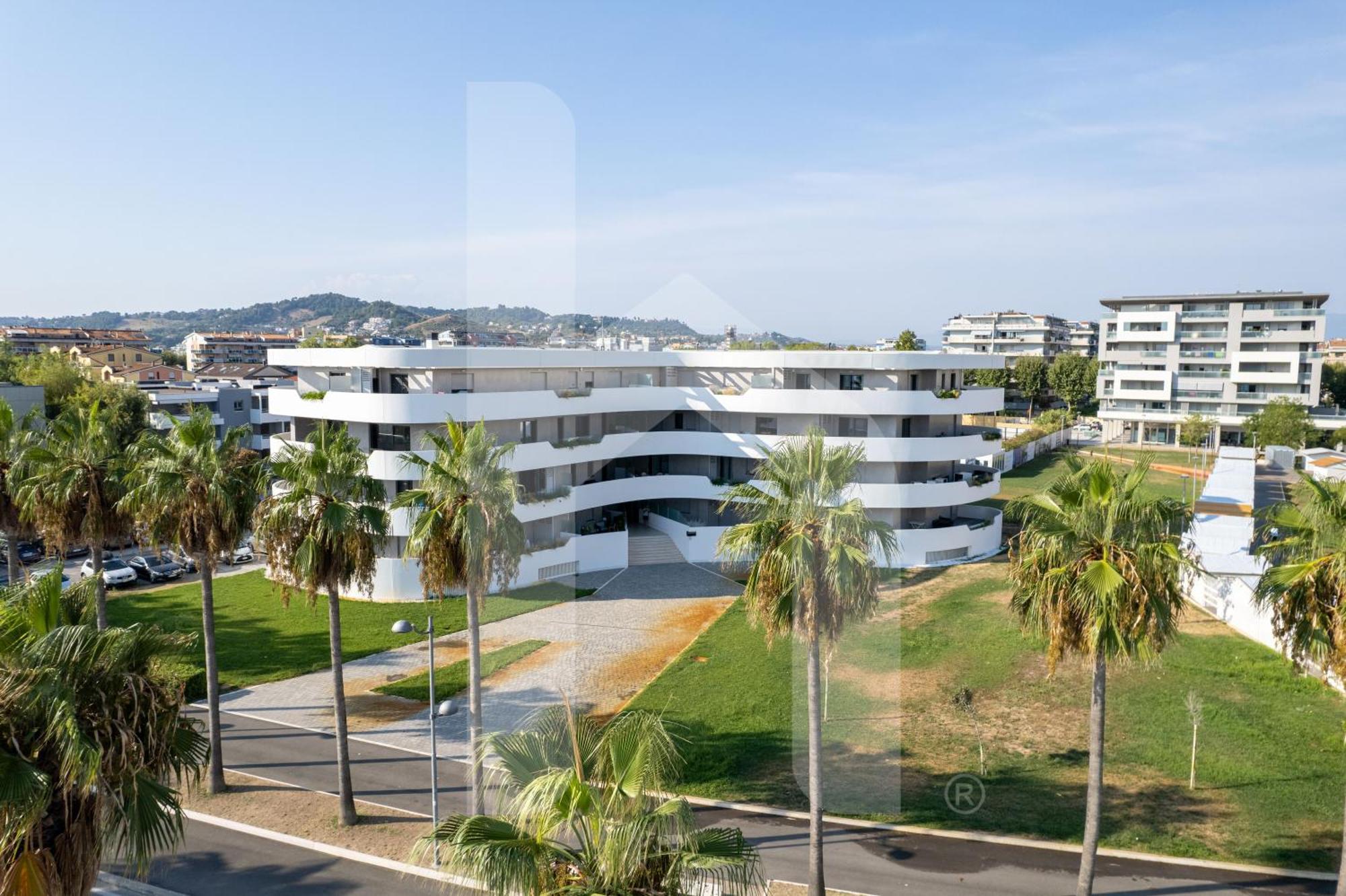 Homiday - Waterfront Montesilvano Marina Buitenkant foto