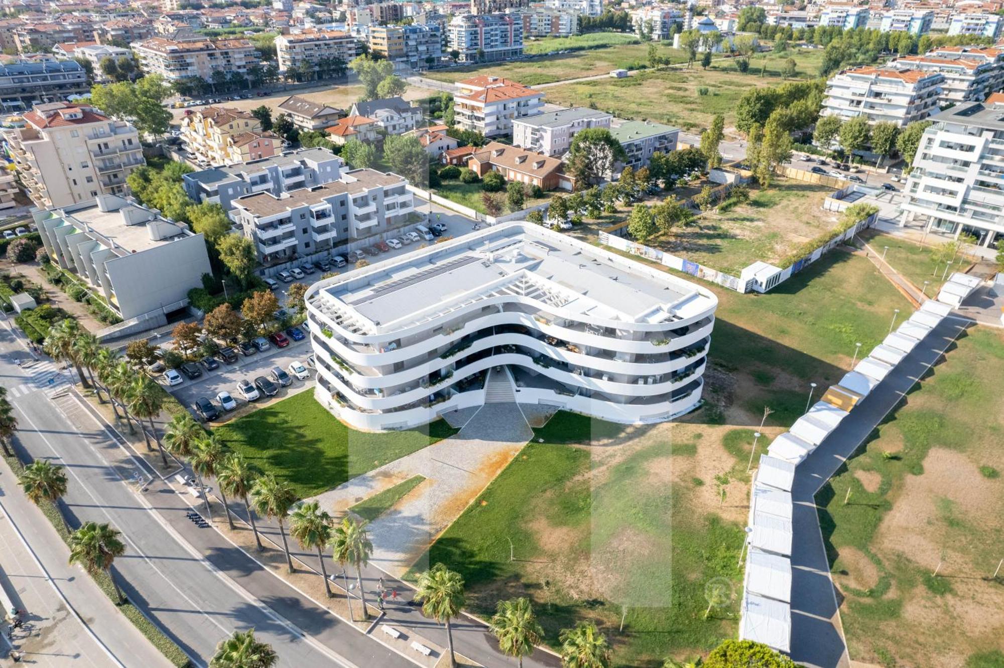 Homiday - Waterfront Montesilvano Marina Buitenkant foto